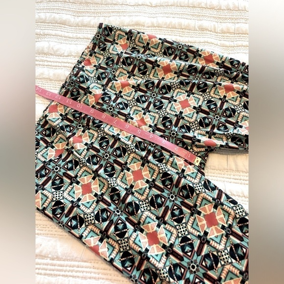 LuLaRoe Tall and Curvy Leggings - Picture 5 of 8